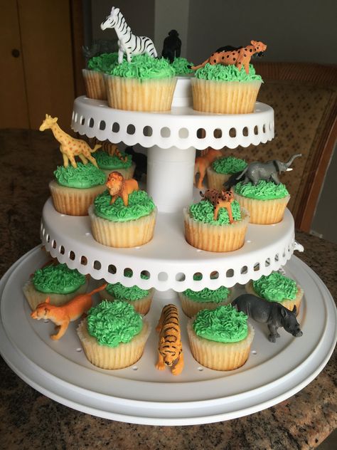 Jungle Animals cupcakes with buttercream grass Jungle Birthday Ideas, Jungle Birthday Cupcakes, Jungle Party Cupcakes, Jungle Theme Birthday Cupcakes, Two Wild Birthday Party Cupcakes, Safari Party Cupcakes, Safari Birthday Party Cupcakes, Jungle Cupcake Ideas, Animal Birthday Cupcakes