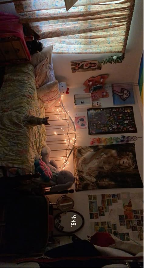 Groovy Room, Harry Potter Room Decor, Aesthetic Bedroom Ideas, Hippy Room, Pinterest Room Decor, Pretty Bedroom, Room Goals, Redecorate Bedroom, Cute Room Ideas