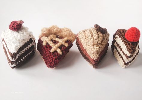 ice pandora: Piece of Cake Crocheted Food, Crochet Charms, Crochet House, Amigurumi Food, Crochet Cake, Triple Chocolate Cake, Slice Of Pie, Awesome Crochet, Food Homemade