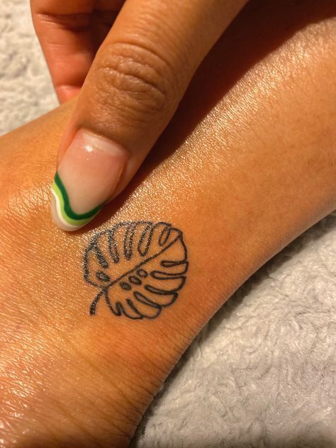 Hawaiian Best Friend Tattoos, Tiny Monstera Tattoo, Mini Monstera Tattoo, Small Hawaiian Tattoo For Women, Small Tropical Tattoo, Monstera Leaf Tattoo, Small Ink Tattoos, Shoulder Cover Up Tattoos, Summer Tattoo Ideas