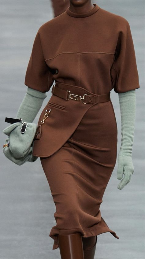 Wrap Cocktail Dress, Fendi Fall 2022, Jeans Petite, Simple Fall Outfits, Womenswear Fashion, Crewneck Dress, Fall 2022, Elegant Outfit, Fashion Details