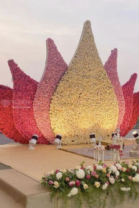 Lotus Mandap Decor, Ganpati Mandap Decoration Outdoor, Lotus Stage Decoration, Lotus Decoration Ideas Wedding, Ganesh Pandal Decoration Ideas, Ganpati Backdrop Ideas, Ganpati Decoration Ideas Creative Unique, Lotus Decoration Ideas, Unique Ganpati Decoration