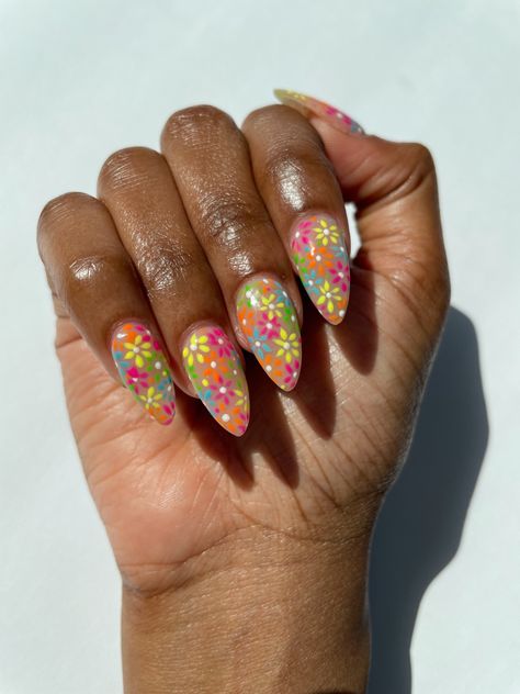 Flower Power Nail Art, Multi Color Flower Nails, Trendy Flower Nails, Rainbow Flowers Nails, Rainbow Flower Nails, 70s Floral Nails, Flower Nail Sticker Designs, 70s Party Outfit, Nail Stickers Designs