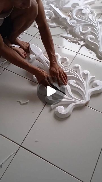 Polystyrene Craft, Styrofoam Wall Art, Foam Board Projects, Foam Board Crafts, Diy Backdrop Stand, Foam Sculpture, Headboard Tutorial, Styrofoam Art, Foam Carving