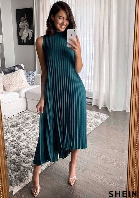 Pleated Fabric Outfits, Pleated Dresses Outfit, Pleated Fabric Dress, Western Dresses For Women, Dresses Ladies, Stylish Party Dresses, High Neck Sleeveless, Mode Casual, Stylish Dress Book