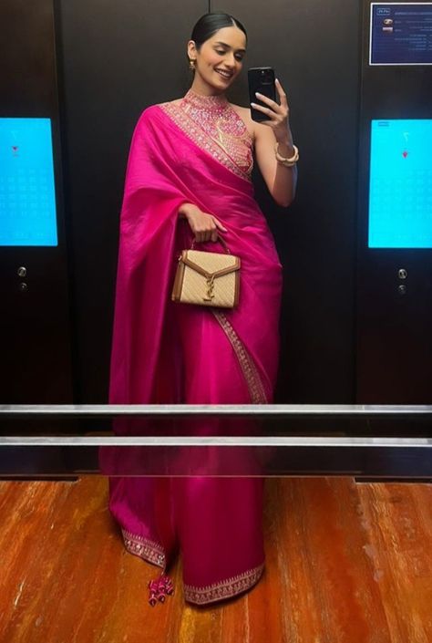 Dark Pink Blouse Designs For Saree, Hot Pink Saree Look, Magenta Pink Saree, Dark Pink Saree, Hot Pink Saree, Study Format, Net Saree Designs, Dark Pink Blouse, Pink Silk Saree