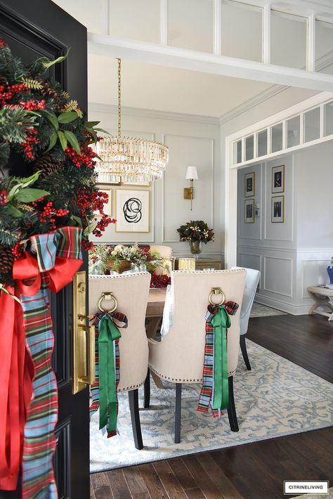 Christmas Tree In Dinning Room Ideas, Christmas Formal Dining Room, Dining Room Chair Christmas Decoration, Bows On Chandelier Christmas, Red And White Christmas Dining Room, Classic Christmas Decor, Christmas Dining Room Decor, Christmas Entryway, Classic Christmas Decorations