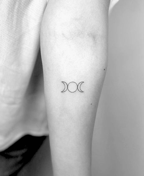 Triple Moon Tattoo, Feminine Moon Tattoo, Small Moon Tattoos, Our Mindful Life, Moon Tattoos, Omerta Tattoo, Witch Tattoo, Goddess Tattoo, Moon Tattoo Designs