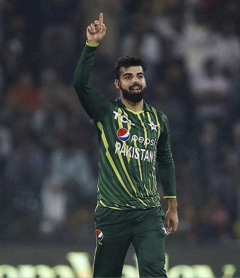 Shadab Khan Pics, Shadab Khan, Pak Cricket, Pakistan Cricket Team, Pakistan Cricket, Sports Lover, Cricket Team, Photo To Video, Pakistan