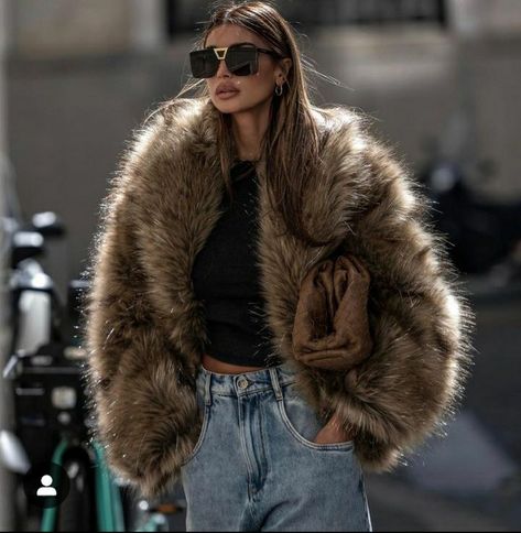 Oversized Overcoat, Fluffy Coat, Paris Mode, Coat Outfit, Camel Coat, Mode Inspo, Styling Ideas, Style Maxi Dress, High Fashion Street Style