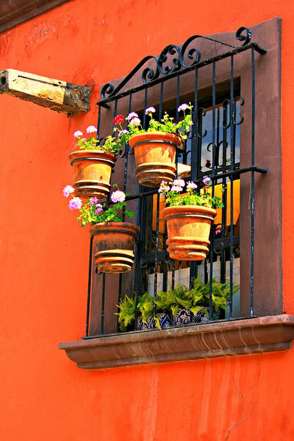 Beautiful Guanajuato http://www.travelandtransitions.com/our-travel-blog/mexico-2010/mexico-travel-guanajuato-el-pipila/ Mexican Windows, Dekorasi Maroko, Mexican Colors, Spanish Hacienda, Mexican Hacienda, Window Bars, Window Grill Design, Mexican Home, Window Grill