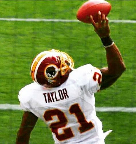 Sean Taylor Sean Taylor, Eagles Nfl, Washington Football, Football Pictures, Aesthetic Iphone, Philadelphia Eagles, Aesthetic Iphone Wallpaper, Football Players, Eagles