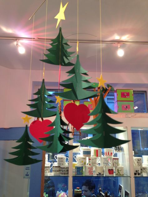 Christmas Decorations For School, Christmas Board Decoration, Winter Classroom Decorations, Diy Crafts For School, Classroom Christmas Decorations, Christmas Decorations Diy Crafts, Preschool Christmas Activities, Wall Christmas Tree, Office Christmas Decorations