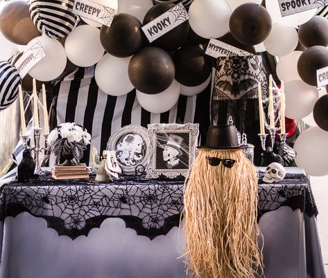 Wensday Adams Party Invitation, Addams Family Centerpieces, Addams Family Baby, Addams Family Theme Party, The Addams Family Halloween, Adams Family Halloween, Wednesday Birthday, Addams Family Theme, Wednesday Party