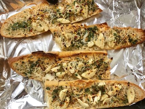 Ina Garten and Martha Stewart Garlic Bread Recipes: Taste Test, Photos Garlic Bread Spread, Ina Garden, Lamb Ragu, Baked Rigatoni, Ina Garten Recipes, Garlic Bread Recipe, Star Food, Italian Bread, Favorite Side Dish