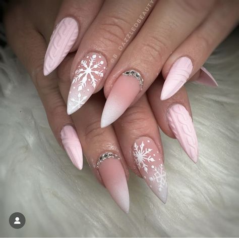 Snowflake Stiletto Nails, Stiletto Holiday Nails, Stiletto Christmas Nails Designs, Stiletto Winter Nails, Christmas Stiletto Nails, Stiletto Christmas Nails, Nails With Snowflakes, Pink Christmas Nail, Pink Christmas Nails