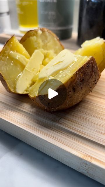 Air Fryer Girl on Instagram: "Who doesn’t love a Jacket Potato?!? Perfectly cooked in the air fryer, every time 👌 #airfryer #airfryermaster #jacketpotato #bakedpotato #potato #potatoes #dinnerideas #dinnertime #tastyfood #tasty #easydinner #easyfood #dinneridea" Jacket Potato, Air Fry Recipes, Baked Potatoes, Russet Potatoes, Fried Potatoes, On Air, Kosher Salt, Potato Recipes, Air Fryer Recipes