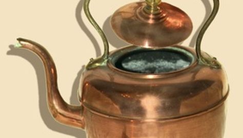 How to Clean Copper Kettles Clean Copper, How To Clean Copper, Copper Tea Kettle, How To Polish Copper, Fun And Easy Crafts, Copper Kettle, Useful Hacks, Copper Cookware, Kitchen Sponge