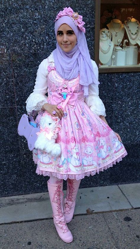 Harajuku Decora, Harajuku Fashion Street, Fashion Walk, Lolita Outfits, Pastel Fashion, Japanese Street, Japanese Street Fashion, Alt Fashion, Sweet Lolita