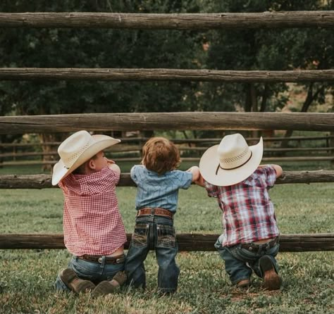 Country Baby Pictures, Long Live Cowboys, I Want A Baby, Western Babies, Dream Life House, Country Kids, Dream Family, Cute N Country, Baby Cowboy