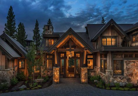 Farmhouse style home offers cozy comfort in California’s High Sierra Mountain Home Exterior, Martis Camp, Casas The Sims 4, Lakefront Homes, Aquarium Design, Log Cabin Homes, Ranch Style Home, Cozy Farmhouse, Mountain Homes