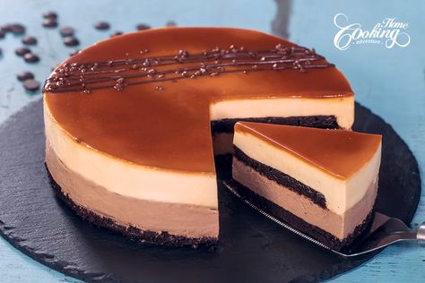 Chocolate Caramel Mousse Cake - Home Cooking Adventure Caramel Mousse Cake, Salted Caramel Desserts, Nutella Mousse, Coffee Mousse, Caramel Mousse, Chocolate Caramel Cake, Mousse Cake Recipe, Mousse Cakes, Tiramisu Dessert