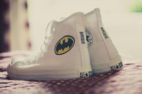 Batman Wedding Rings, Batman Converse, Batman Shoes, Doctor Who Wedding, Batman Wedding, Geeky Wedding, Superhero Wedding, Geek Wedding, Shoes Ideas