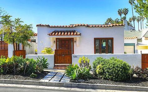 Remodelaholic | Real Life Rooms: Neutral Southwest Desert Curb Appeal Small Spanish Style Homes, Spanish Exterior, Spanish Mission, Spanish Hacienda, Spanish Bungalow, Bungalow Exterior, Mediterranean Style Homes, Mediterranean Home Decor, Spanish Architecture