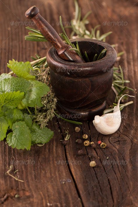 Mortar And Pestle Aesthetic, Herbalism Aesthetic, Herbalist Shop, Old Wooden Table, Magic Ideas, Natural Medicine Cabinet, Herbs Plants, Food Photography Tutorial, Photos Background