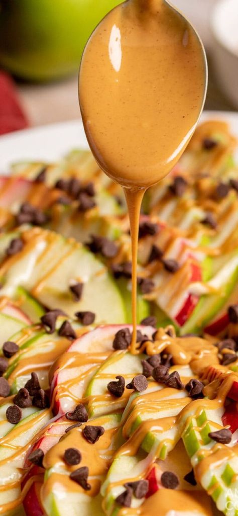 Apple Nachos Recipe, Frozen Chocolate Bananas, Apple Nachos, Smooth Peanut Butter, Chocolate Apples, Movie Night Snacks, Apple And Peanut Butter, Delicious Appetizer Recipes, Cheap Healthy Meals