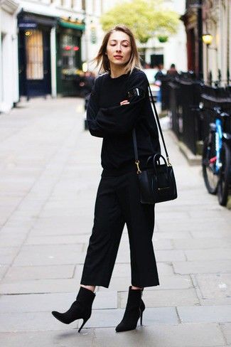 Black sweatshirt, culottes, sock boots Outfits For Cold Days, Outfits With Ankle Boots, Culotte Outfit, Red Converse Outfit, How To Wear Culottes, Culottes Outfit, Ankle Boots Outfit, Leather Culottes, Black Culottes