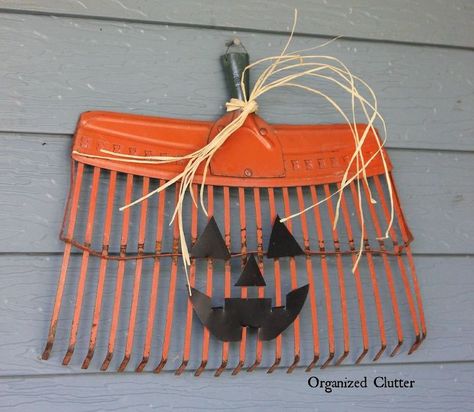 I love making pumpkins and Jack o'Lanterns out of junk. When I found a rusty, orange metal rake head at the consignment shop, I knew it could be a pumpkin! #pumpkins Last week I found this vintage metal rake head, that was alreadypainted orange with a little wear and rust on the tines. The handle was missing. I immediately painted the top of the handle with Hunt Club Green spray paint. (Be sure to use tape or something to protect the bottom of the rake from spray paint!) Th… Jar Decoration Ideas, Making Pumpkins, Head Pumpkin, Rake Head, Diy Pumpkins, Cheap Halloween Decorations, Rusty Orange, Cheap Halloween, Halloween Door Decorations