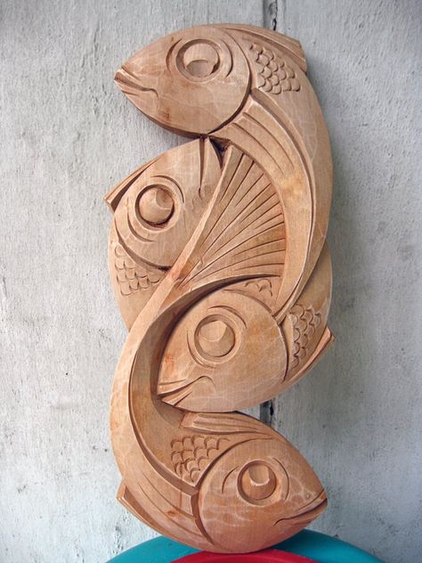 Fish Wood Art, Wood Cravings Design, Fish Carvings Wood, Dremel Wood Carving Ideas, Wooden Carving Design, Tiki Wood Carving, Chainsaw Carving Patterns, Wood Cravings, Art Sculpture En Bois