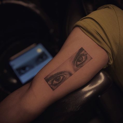 LOVE - REALISM 

REALISTIC EYE TATTOO BY @rahulbaarve @tattoouddhyog 
#wecreatememorieswithink Eyes Tattoo On Forearm, Eye On Forearm Tattoo, Woman’s Eye Tattoo, Men Eye Tattoo Ideas, Men’s Eye Tattoo, Her Eyes Tattoo, Human Eyes Tattoo, Tattoo Eyes Realistic, Eye Tattoo Design Realistic