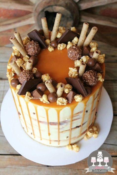 Caramel Cake Decoration, Sprinkle Drip Cake, Caramel Drip Cake, Duper Cake, Caramel Mud Cake, 18th Party, Chocolate Caramel Cake, Caramel Treats, Butterscotch Cake