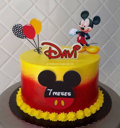 Muito amor por esse mickey mouse para o mêsversário do Davi lindo!💛❤parabéns... . . . #bolomickey #chantininho #amor #cakelovers… Mickey Rey, Mickey Birthday Cakes, Mickey Cake, Mickey Cakes, Mickey Birthday, Mouse Cake, Mini Mouse, Paper Cake, Cake Toppers