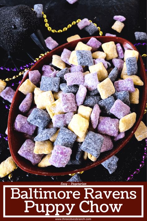 Cheer for your football team with this Baltimore Ravens Puppy Chow. The muddy buddies are Chex cereal covered in gold, purple, and black candy melts with powdered sugar. A very easy game day appetizer or dessert snack recipe. Gluten free and vegetarian. #gamedayrecipes #puppychow #baltimoreravens Baltimore Ravens Snacks, Baltimore Ravens Tailgate Food, Purple And Gold Desserts, Purple Food Ideas Snacks, Purple Appetizers, Purple Snacks For Party, Purple Foods For Party, Purple Party Foods, Friendsgiving Recipes Appetizers