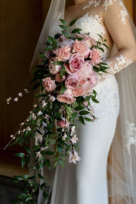 Cherry Blossom Wedding Bouquet, Peonies Wedding Decoration, Fresh Flower Bouquets Wedding, Classic Wedding Bouquet, Modern Wedding Bouquets, Bridal Bouquet Peonies, Blossom Wedding, Cascading Bridal Bouquets, Bridal Brooch Bouquet