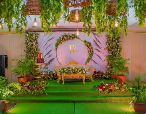 Nigerian Traditional Wedding Decoration, Nigerian Wedding Decor, Ghana Traditional Wedding, Ceremony Backdrop Indoor, Forest Wedding Decorations, Wedding Themes Outdoor, Nigerian Traditional Wedding, Simple Beach Wedding, Wedding Reception Games