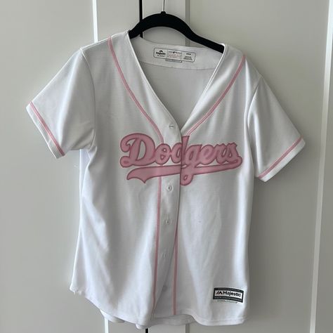 Pink dodgers jersey. Size medium Dodgers Jersey Outfit Womens, Dodger Jersey Outfit Women, Dodgers Jersey, Pink Jersey, Jersey Outfit, Fashion Shop, Quinceanera, Outfit Ideas, Womens Sizes