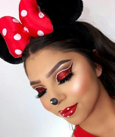 Minnie Mouse Inspired Makeup, Minnie Mouse Make Up Halloween, Minnie Mouse Face Makeup, Minnie Maus Make Up, Mini Mouse Face Painting, Mini Mouse Kostüm, Mini Mouse Makeup Ideas, Minnie Mouse Costume Makeup, Diy Minnie Mouse Makeup