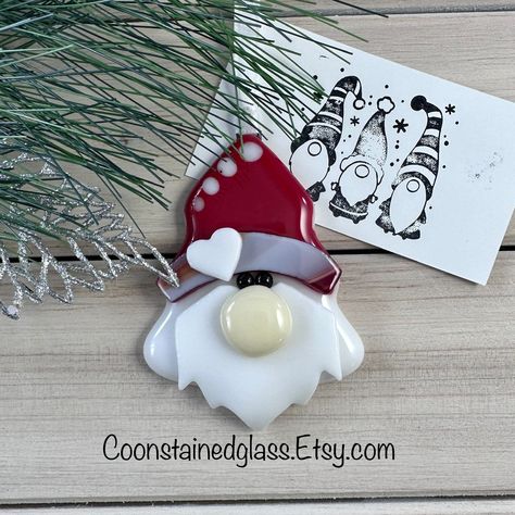 Tree Gnome, Glass Paint Markers, Glass Fusion Ideas, Fused Glass Ornaments, Ornament Christmas Tree, Free Gift Tags, Gnome Ornaments, Gnome Christmas, Glass Fusion