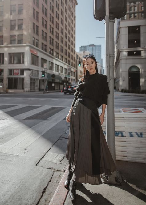 Sweater And Pleated Skirt Outfit, Jenny Tsang, Skirt Outfits Korean, Elegant Thanksgiving, Pleated Skirt Outfit, Japan Street, Thanksgiving Outfits, Outfit Korean, Chic And Elegant