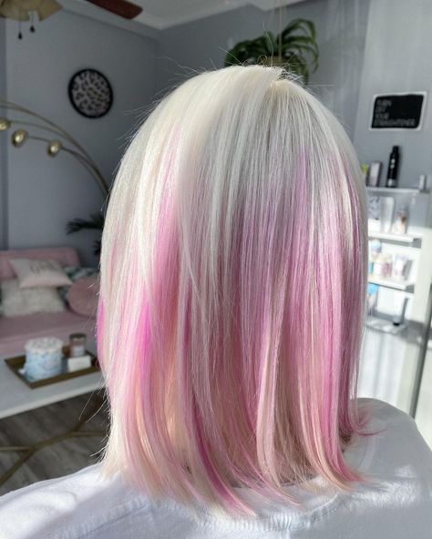 Pink And White Hair, Pink Hair Streaks, Short Messy Haircuts, Short Blue Hair, Girl Barbie, Girl Hair Colors, Peekaboo Hair, Blonde With Pink, Hair Streaks