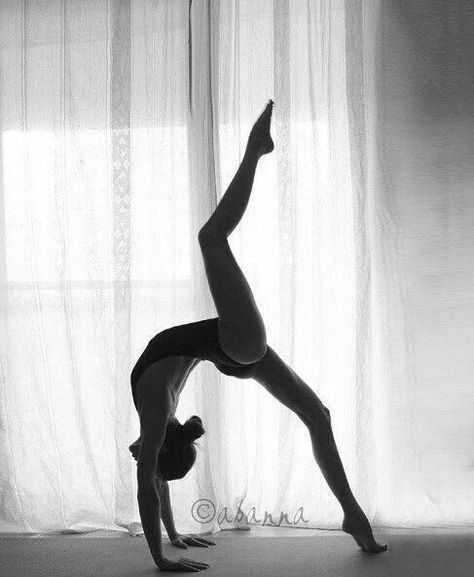 Yoga Foto's, Photo Yoga, Yoga Photoshoot, Yoga Nature, Yoga Vinyasa, Yoga Pictures, Beginner Yoga, Yoga Iyengar, Bikram Yoga