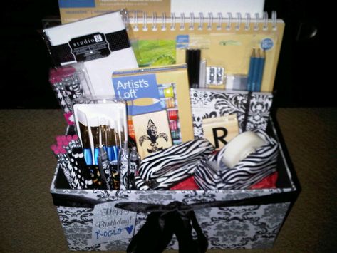 Artist Gift Basket Art Gift Basket Ideas For Adults, Artist Gift Basket Ideas, Artist Gift Basket, Dollar Tree Christmas Gift Baskets, Christmas Gift Baskets For Family, Basket Raffle, Diy Dollar Tree Christmas, Family Gift Baskets, Arts And Crafts Interiors