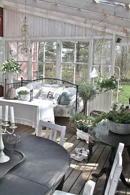 ♥ Sleeping Porch, Glass Houses, Cottage Shabby Chic, Diy Greenhouse, Decor Shabby Chic, Style Cottage, She Sheds, Chic Kitchen, Sunrooms