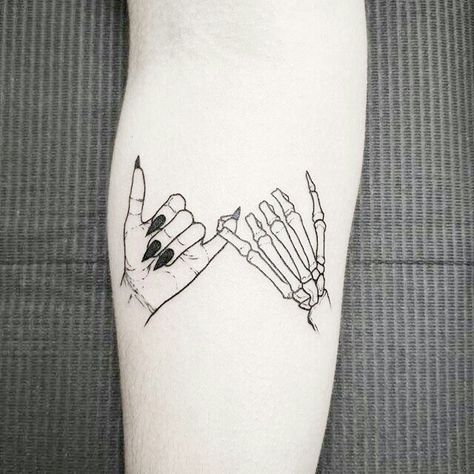 Pinky Promise Tattoo, Cute Halloween Tattoos, Matching Bff Tattoos, Hand Ideas, Promise Tattoo, Dragons Tattoo, Pretty Tattoo, 10 Tattoo, Kunst Tattoos