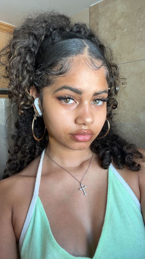 Dominican Hairstyles, Spanish Girl, Curls Hair, Hair Styles Men, Hair Aesthetic, Curly Hair Inspiration, Female Rappers, Future Lifestyle, Long Hair Styles Men