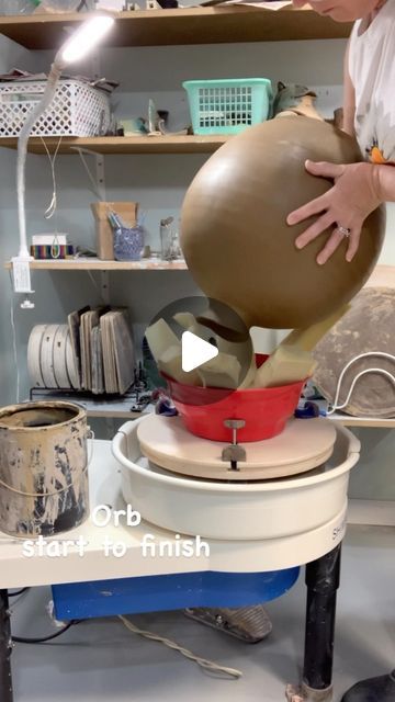 Modern Ceramics Design, Bowl Sculpture, Pottery Projects, Big Vases, Pottery Jar, Pottery Videos, Functional Pottery, Pottery Glazes, Large Pots